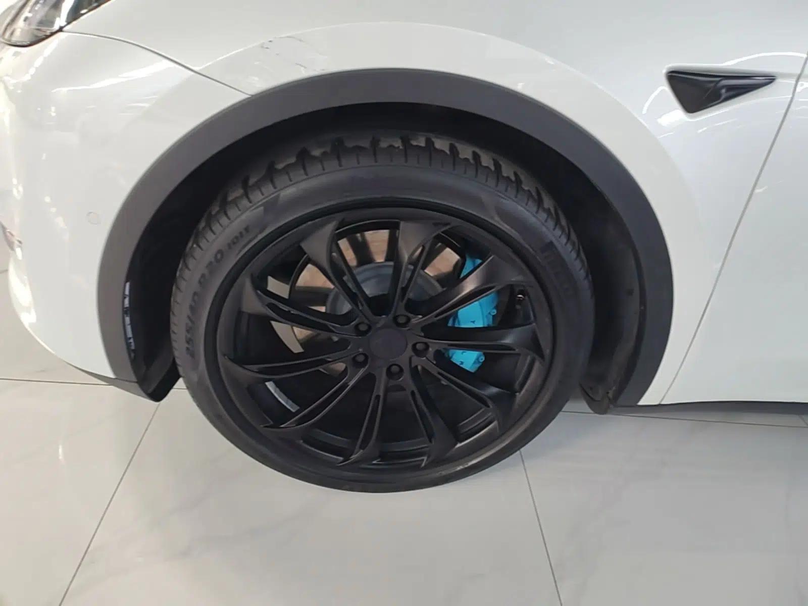 Tesla Model Y 2021 Long-Range All-Wheel-Drive Version 3D7 — миниатюра 10