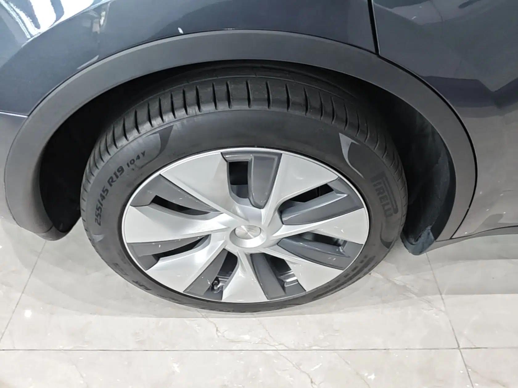 Tesla Model Y 2022 Revised Version Rear-Wheel Drive — миниатюра 11