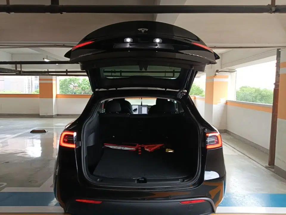 Tesla Model Y 2022 Revised Version Rear-Wheel Drive — миниатюра 22