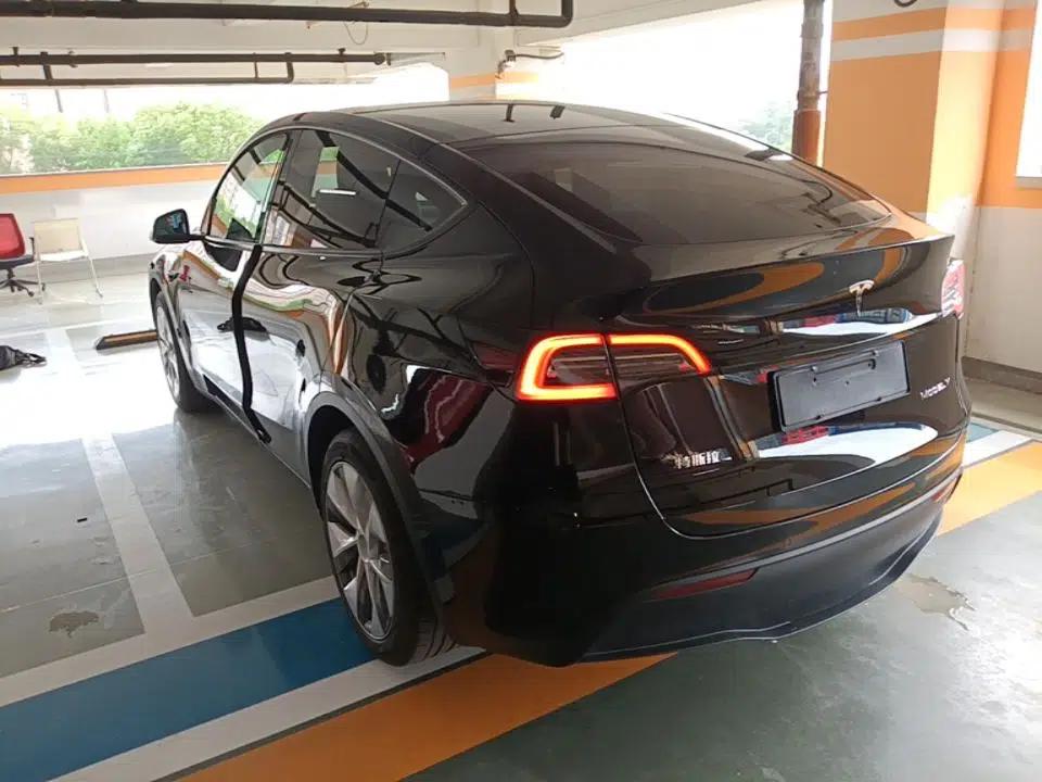 Tesla Model Y 2022 Revised Version Rear-Wheel Drive — миниатюра 4