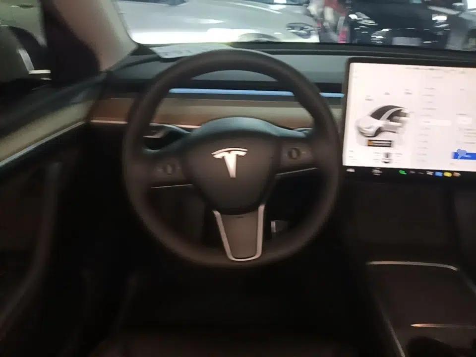 Tesla Model Y 2022 Rear-Wheel-Drive Version — миниатюра 13