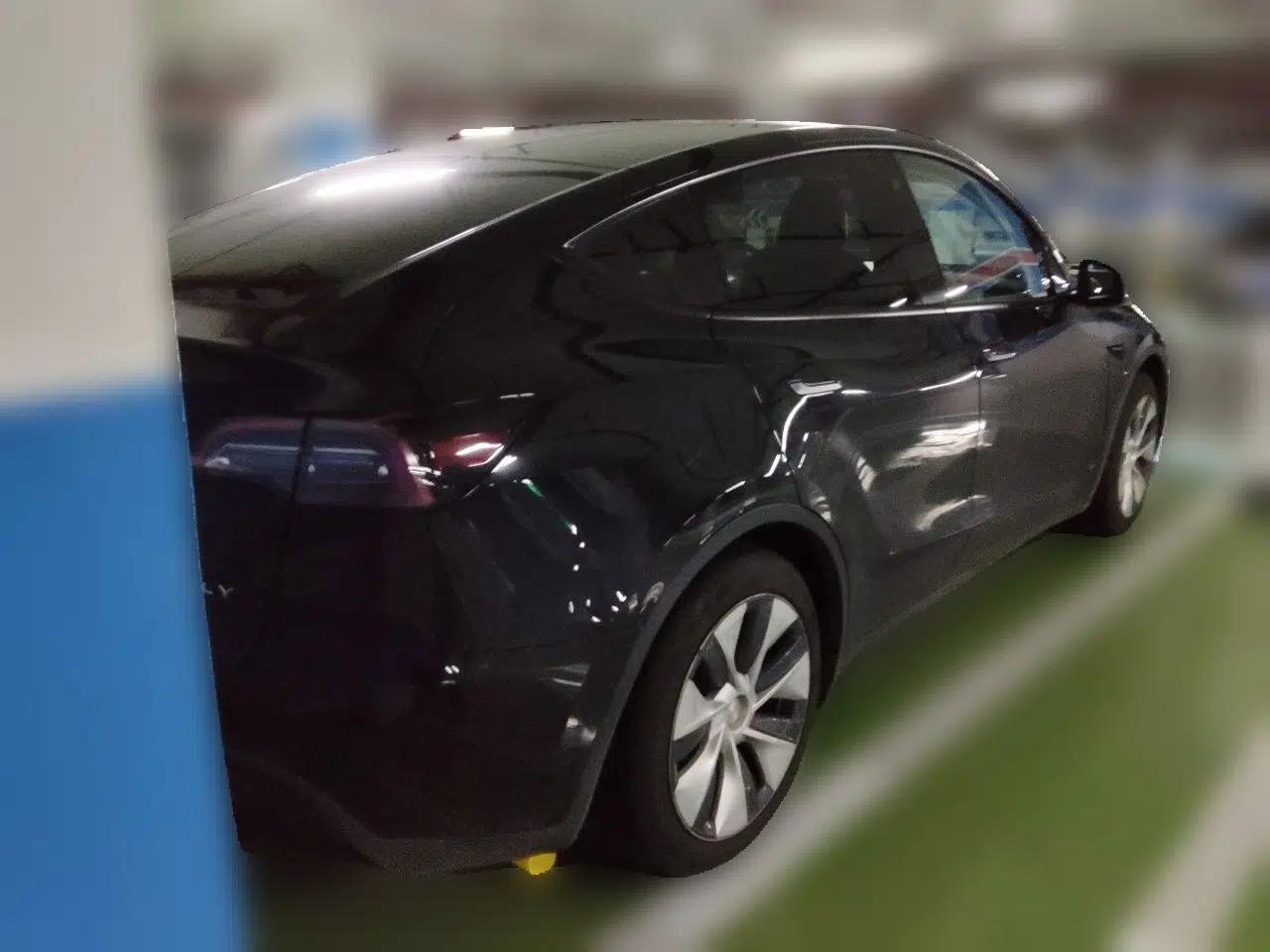 Tesla Model Y 2022 Revised Version Rear-Wheel Drive — миниатюра 6