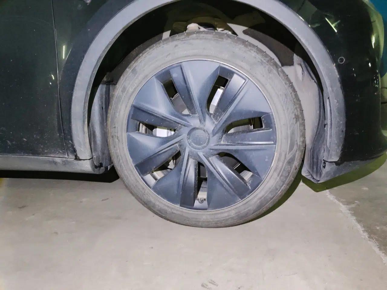 Tesla Model Y 2023 Rear-Wheel-Drive Version — миниатюра 8