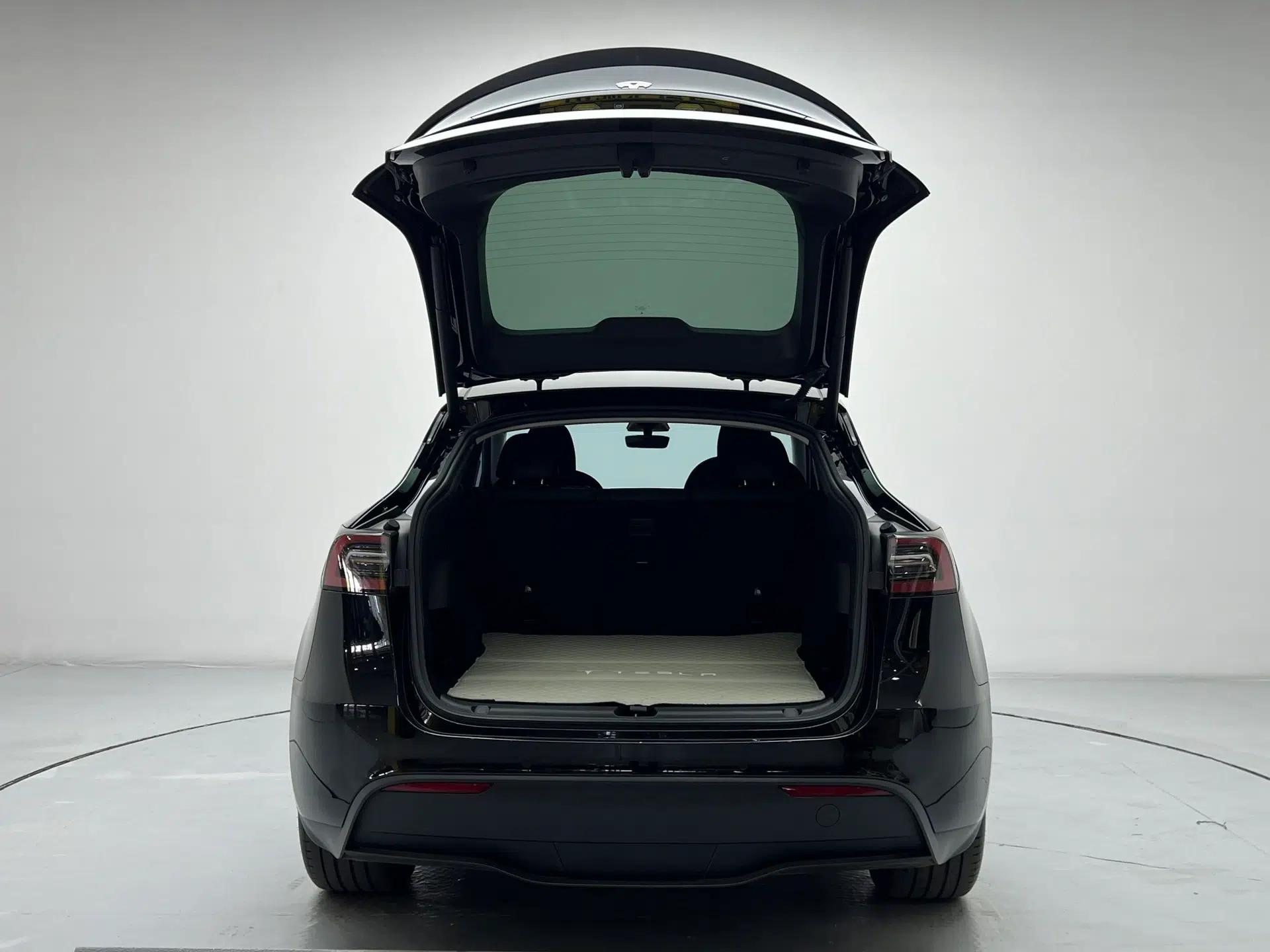 Tesla Model Y 2022 Revised Version Rear-Wheel Drive — миниатюра 14