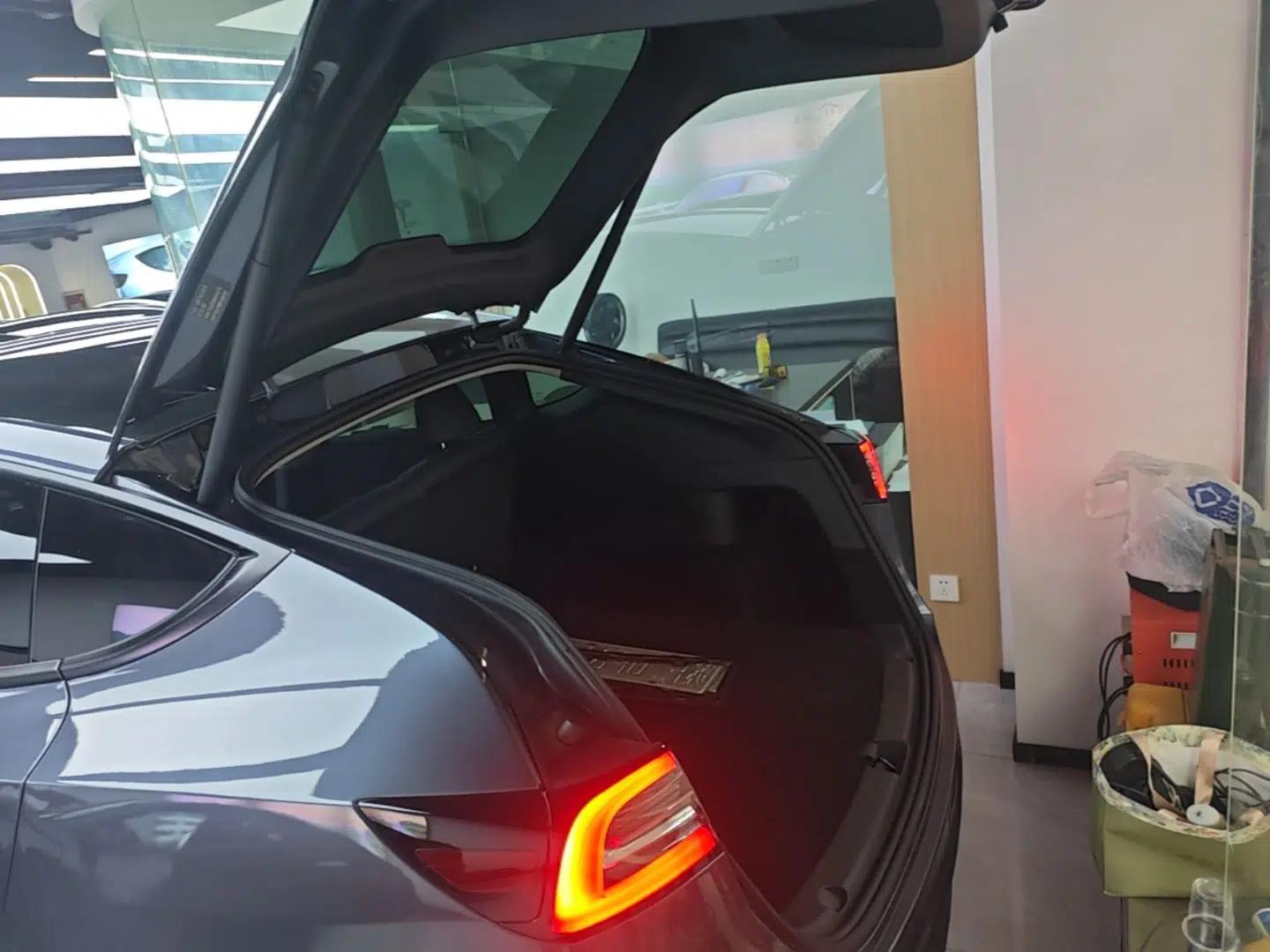 Tesla Model Y 2022 Revised Version Rear-Wheel Drive — миниатюра 22