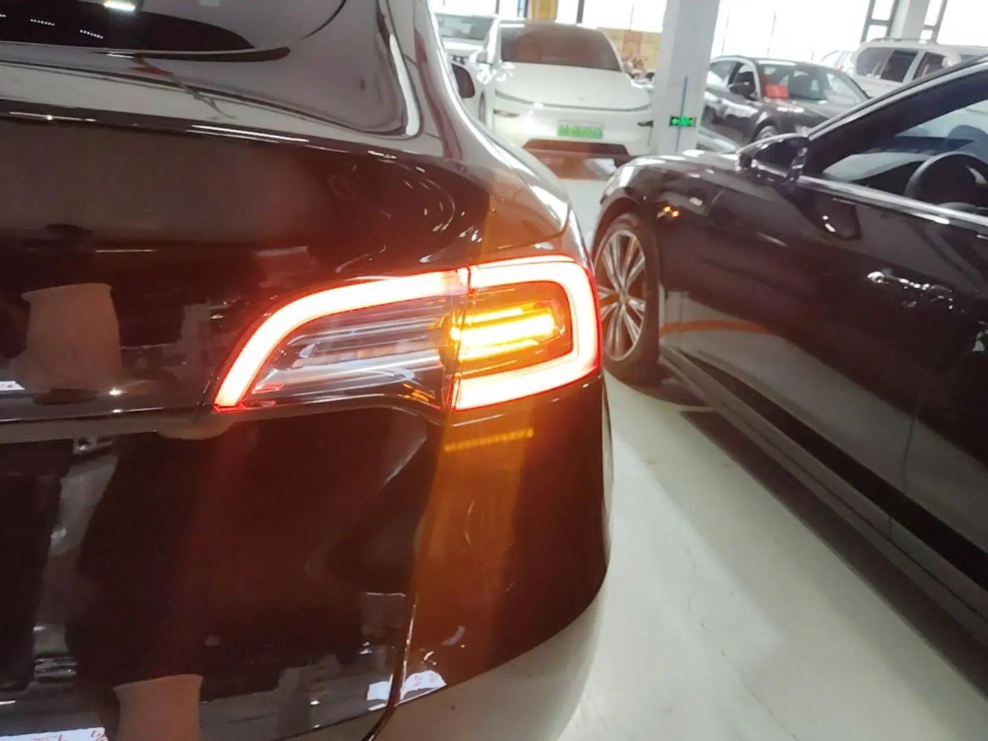 Tesla Model Y 2022 Revised Version Rear-Wheel Drive — миниатюра 9