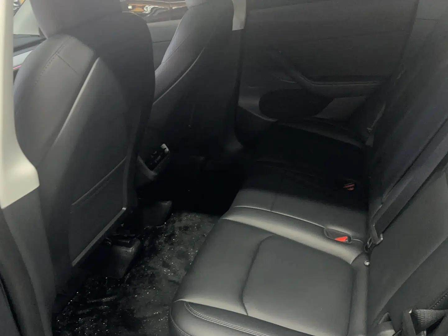 Tesla Model Y 2023 Rear-Wheel-Drive Version — миниатюра 16