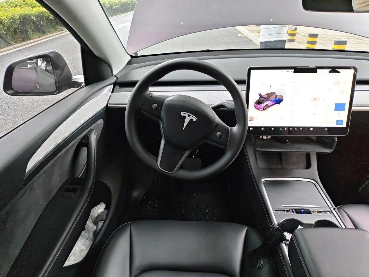 Tesla Model Y 2023 Rear-Wheel-Drive Version — миниатюра 7