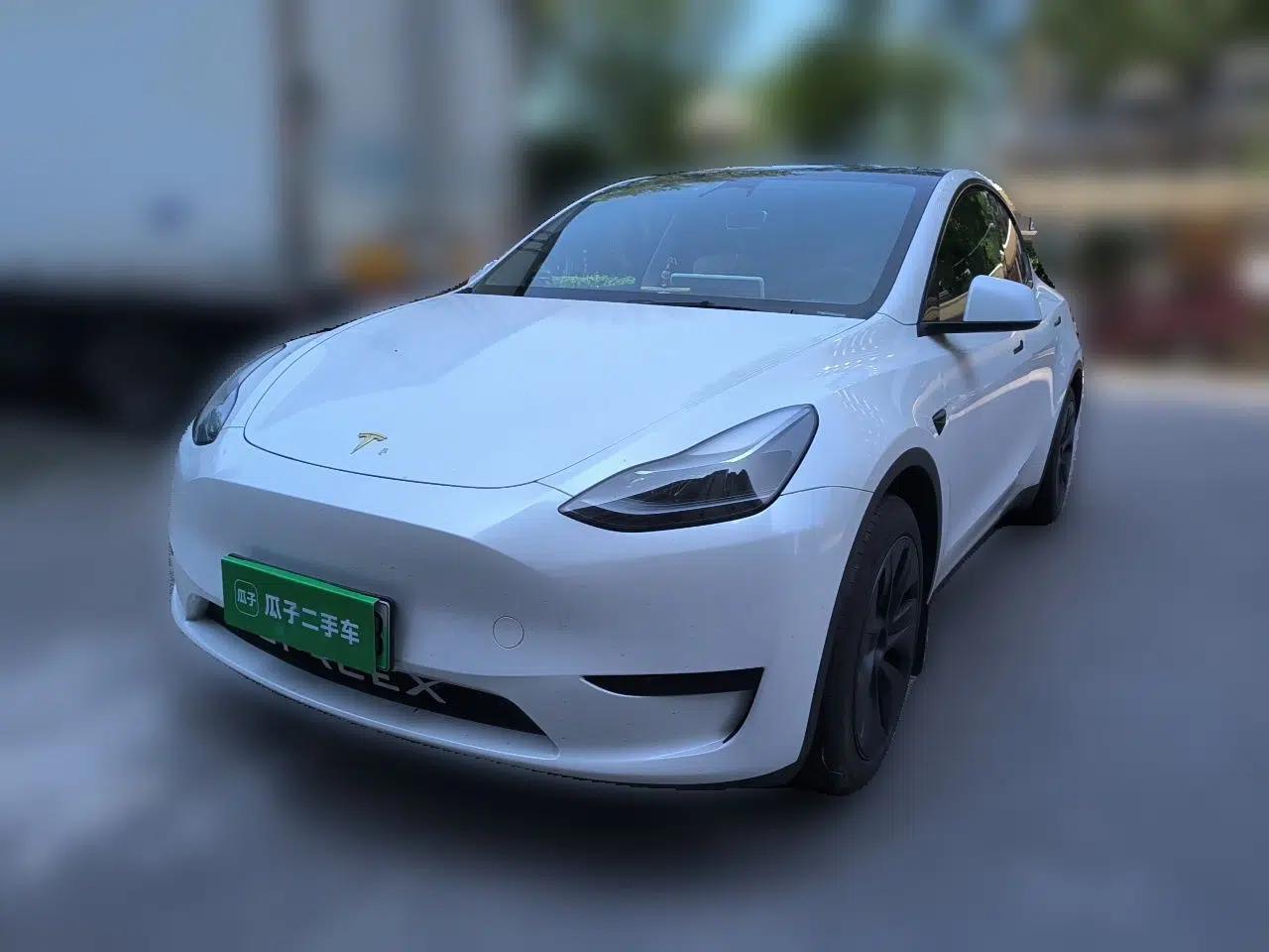 Tesla Model Y 2023 Rear-Wheel-Drive Version — миниатюра 1