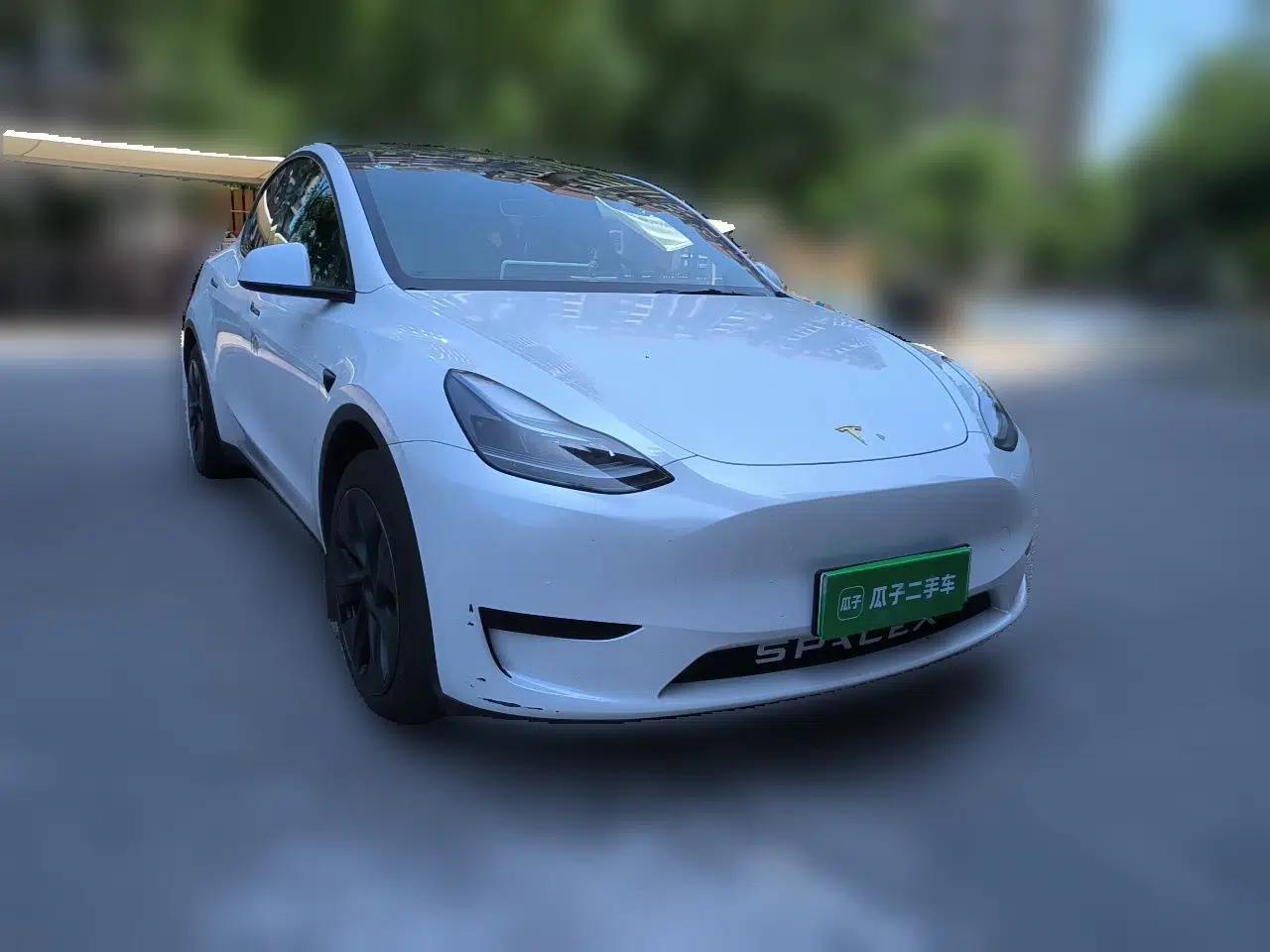 Tesla Model Y 2023 Rear-Wheel-Drive Version — миниатюра 3
