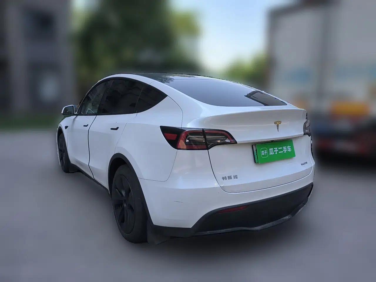 Tesla Model Y 2023 Rear-Wheel-Drive Version — миниатюра 4