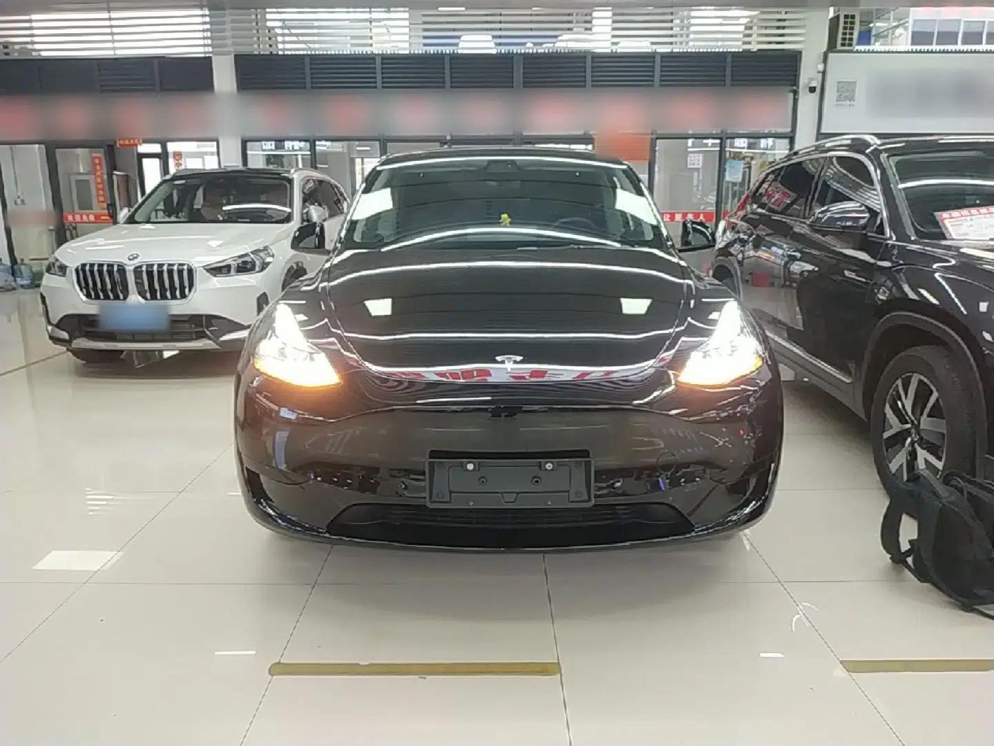 Tesla Model Y 2023 Rear-Wheel-Drive Version — миниатюра 2