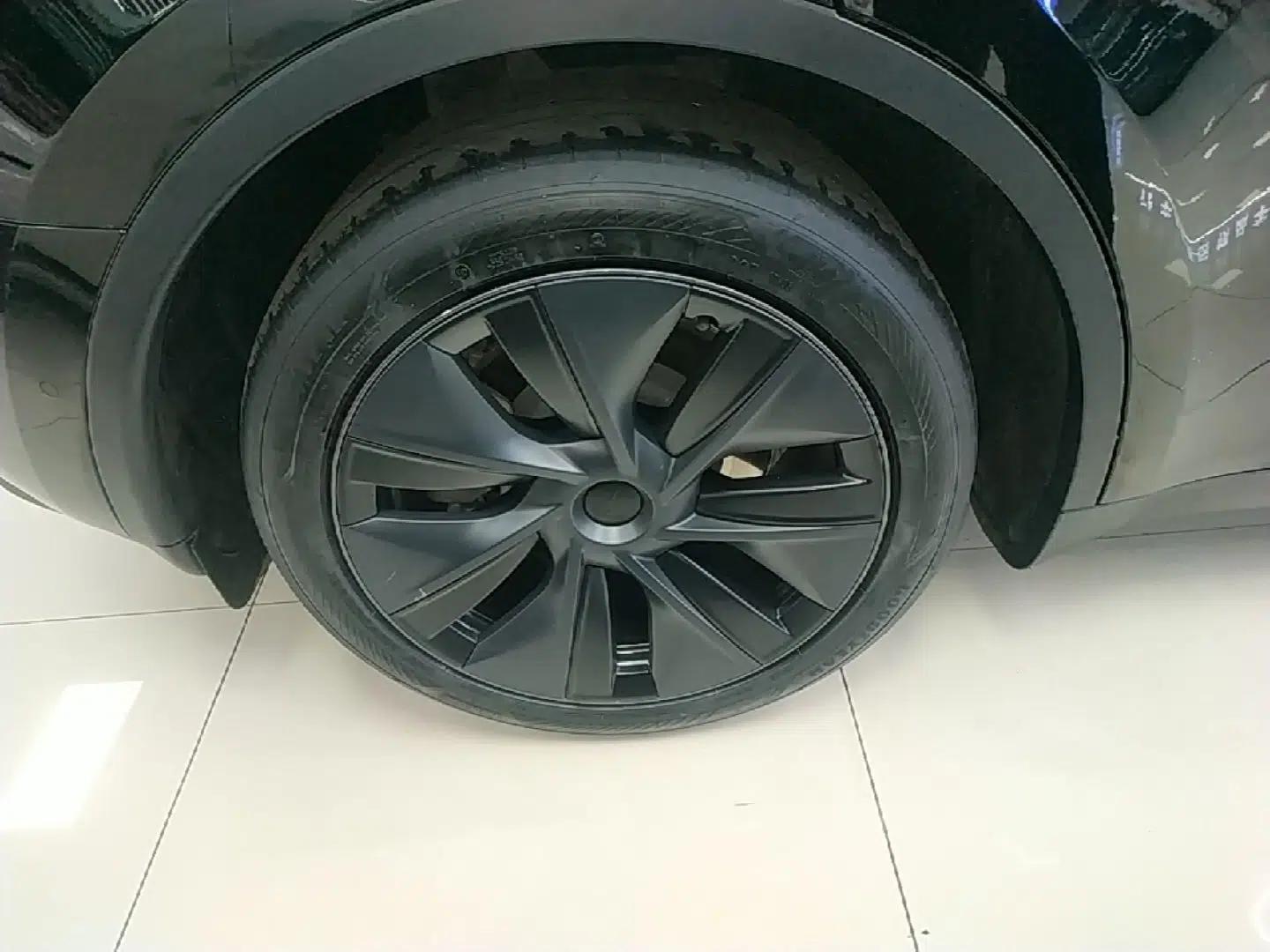 Tesla Model Y 2023 Rear-Wheel-Drive Version — миниатюра 11
