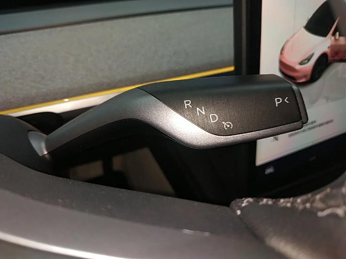 Tesla Model Y 2023 Rear-Wheel-Drive Version — миниатюра 16