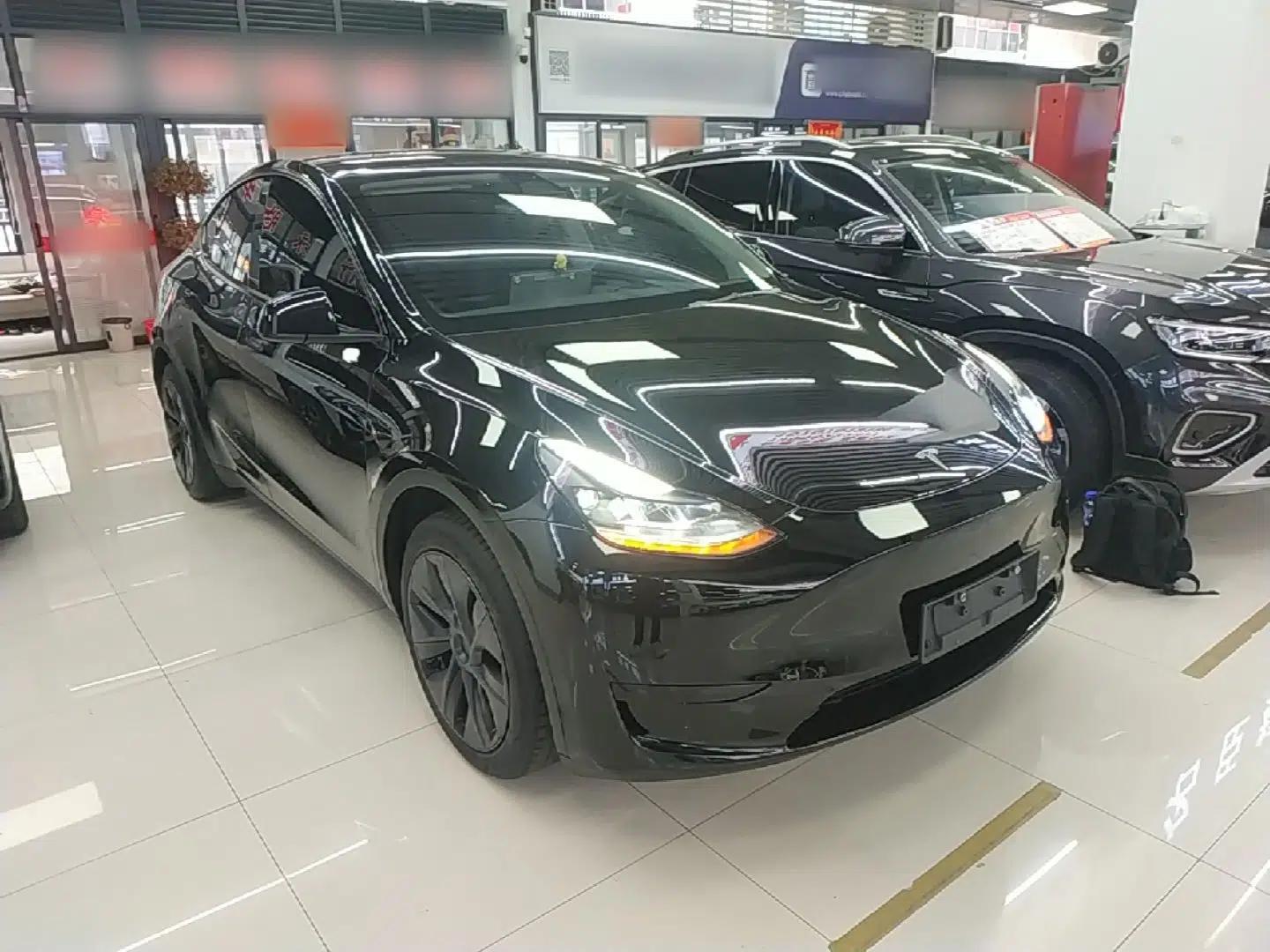 Tesla Model Y 2023 Rear-Wheel-Drive Version — миниатюра 3