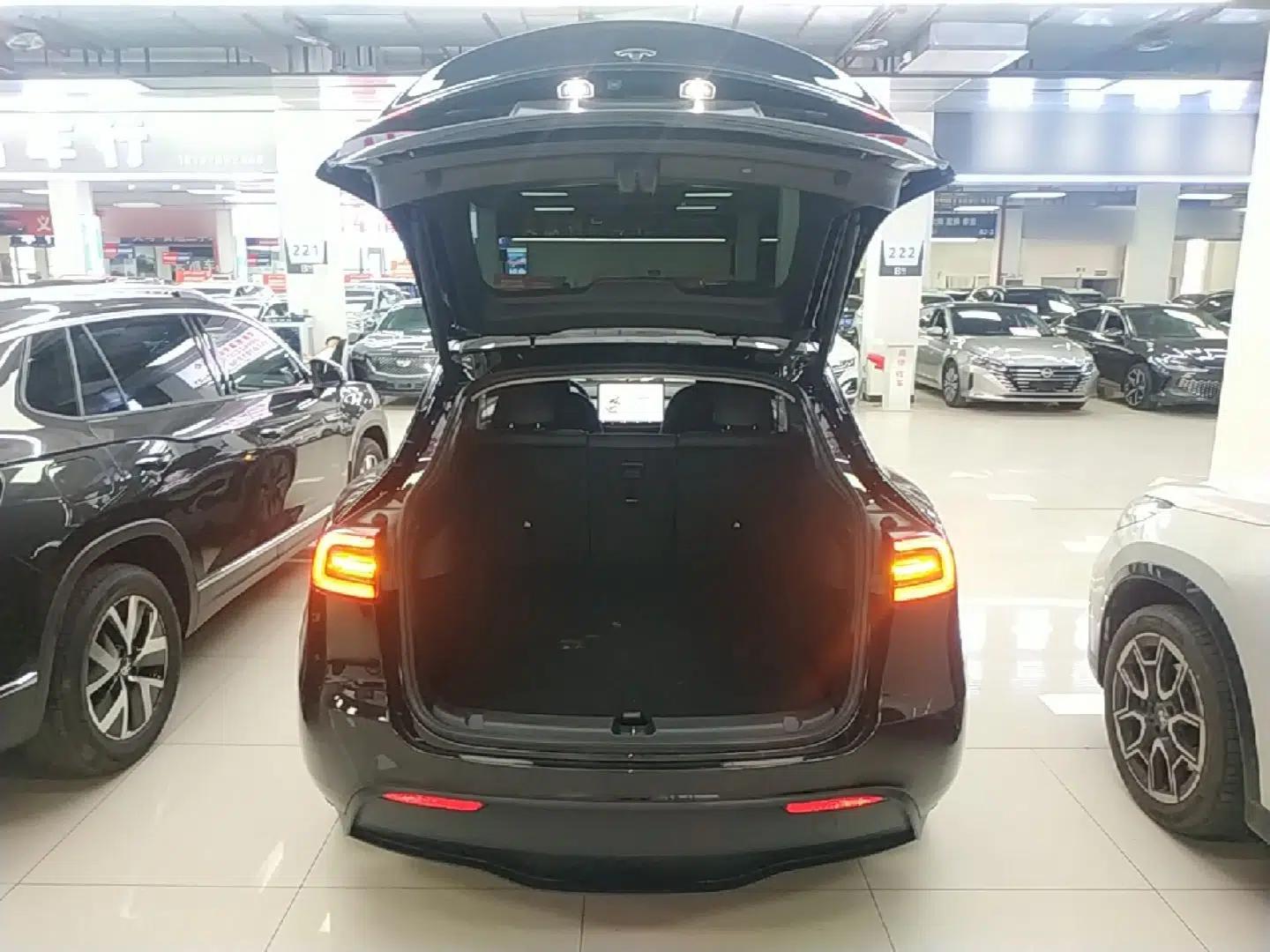 Tesla Model Y 2023 Rear-Wheel-Drive Version — миниатюра 22