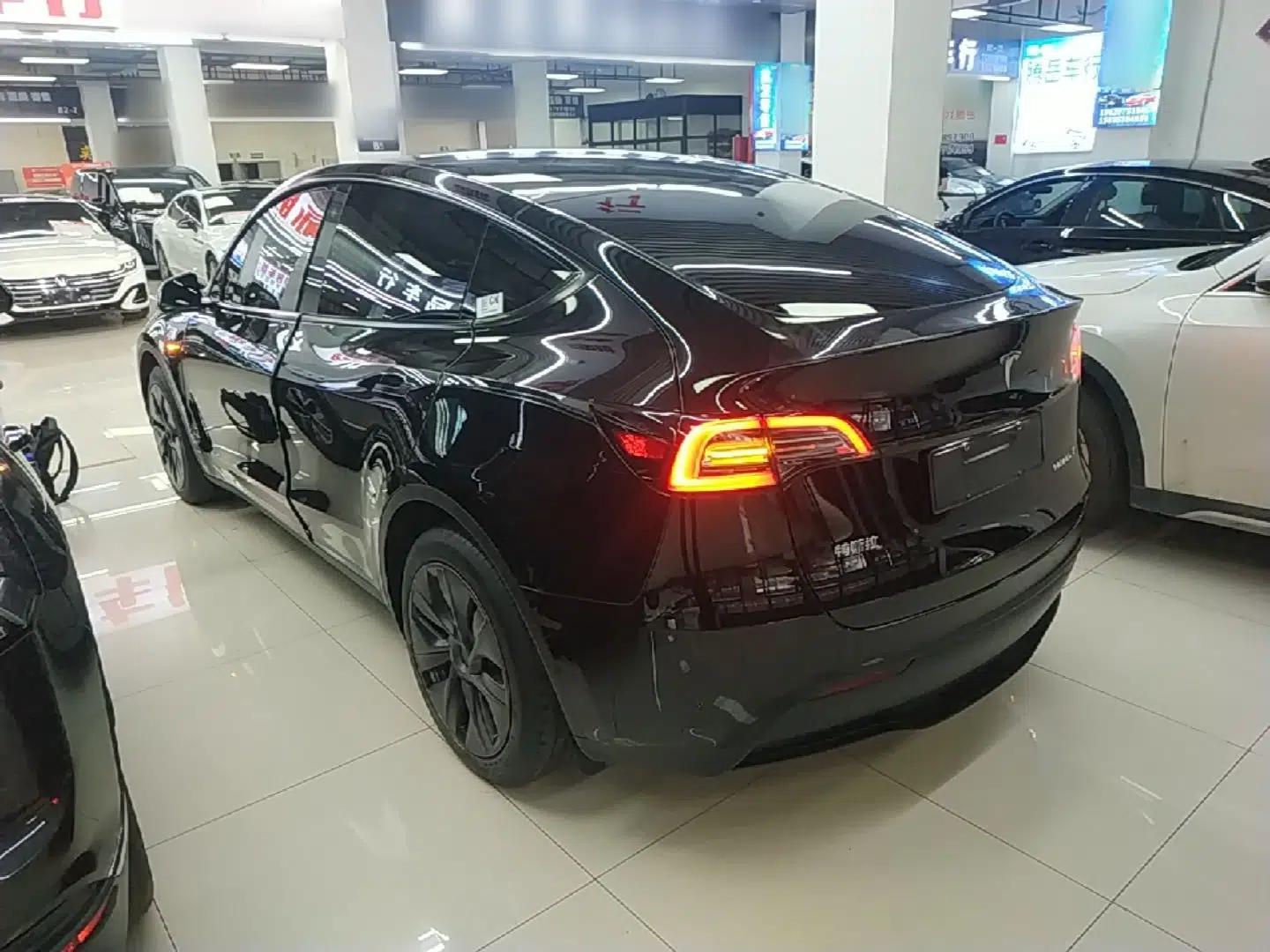 Tesla Model Y 2023 Rear-Wheel-Drive Version — миниатюра 4