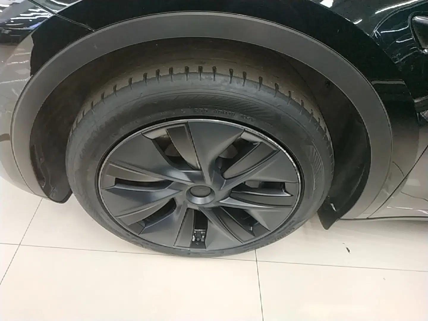 Tesla Model Y 2023 Rear-Wheel-Drive Version — миниатюра 10
