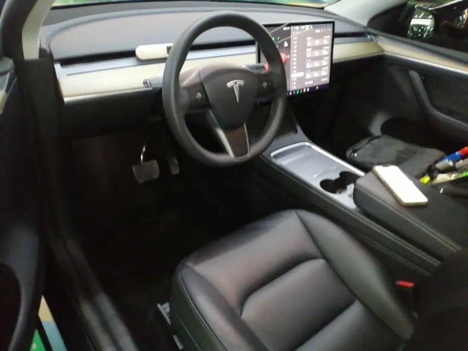 Tesla Model Y 2023 Long-Range All-Wheel-Drive Version — миниатюра 12
