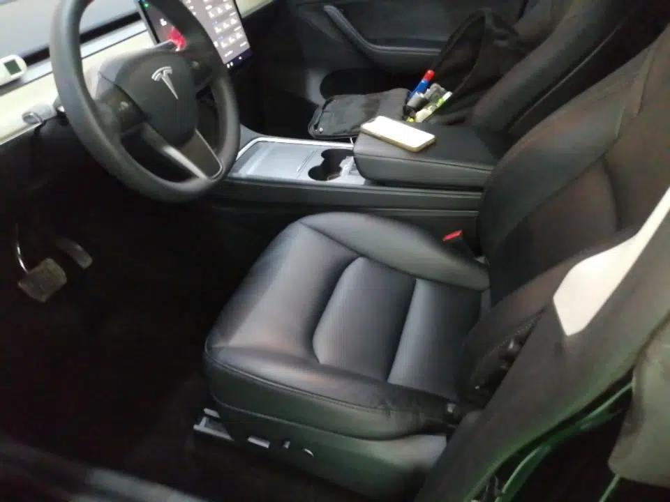 Tesla Model Y 2023 Long-Range All-Wheel-Drive Version — миниатюра 17