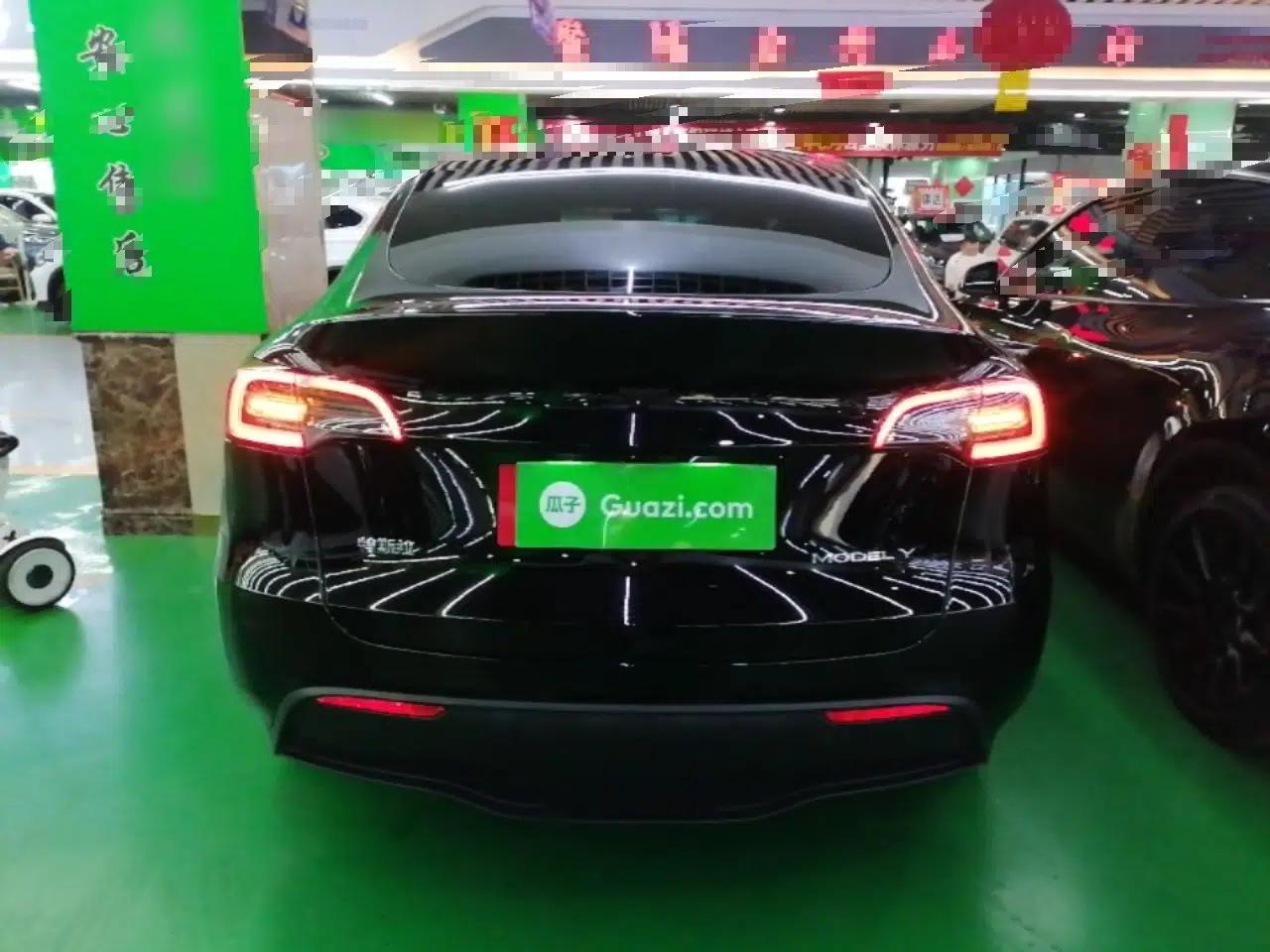 Tesla Model Y 2023 Long-Range All-Wheel-Drive Version — миниатюра 5