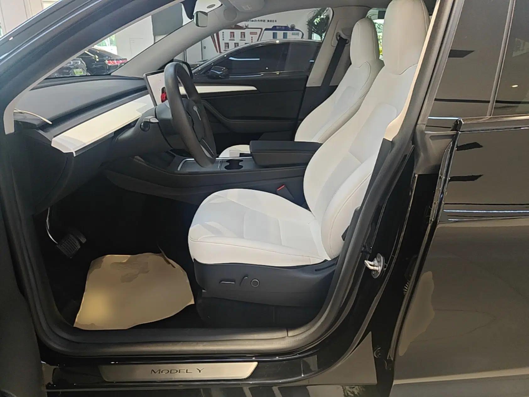 Tesla Model Y 2022 Revised Version Rear-Wheel Drive — миниатюра 17