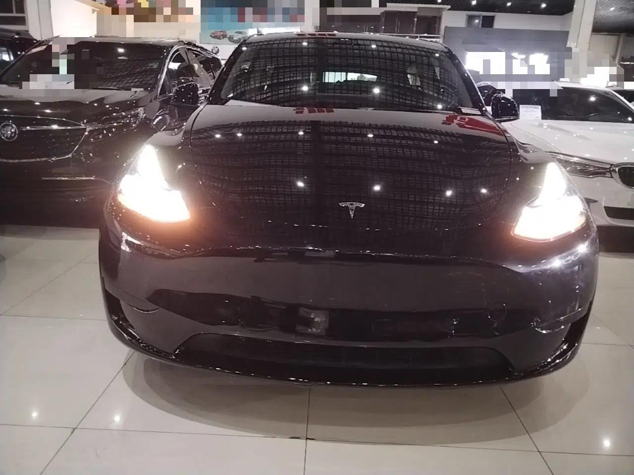 Tesla Model Y 2023 Rear-Wheel-Drive Version — миниатюра 2