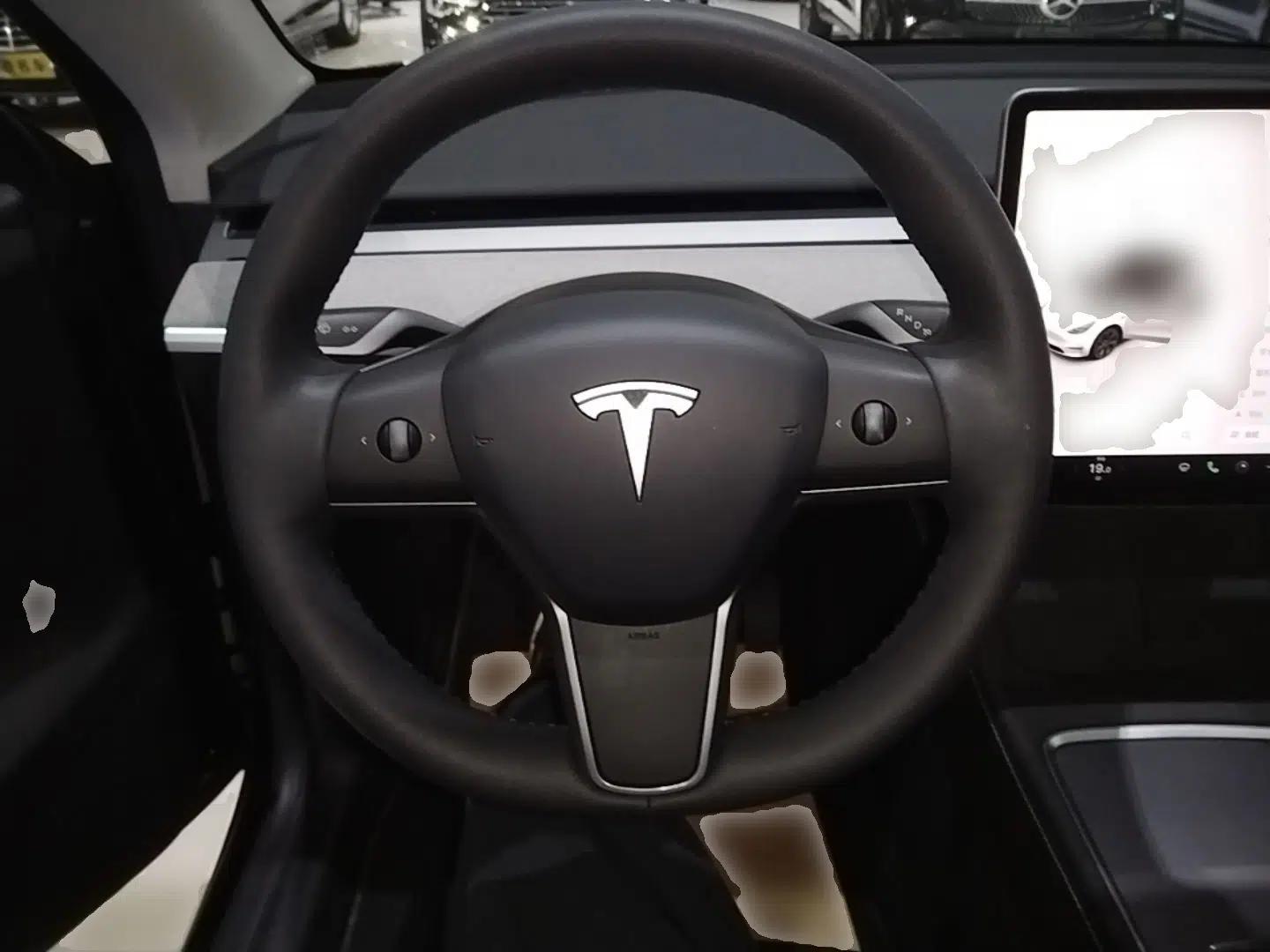 Tesla Model Y 2023 Rear-Wheel-Drive Version — миниатюра 13