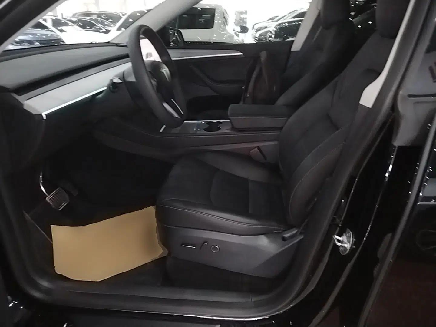Tesla Model Y 2023 Rear-Wheel-Drive Version — миниатюра 17