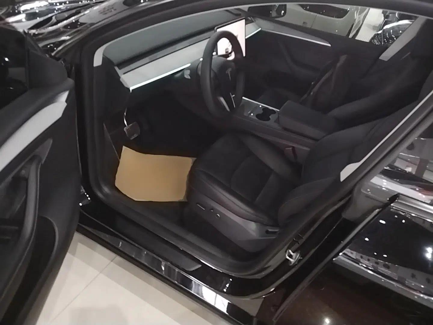 Tesla Model Y 2023 Rear-Wheel-Drive Version — миниатюра 18