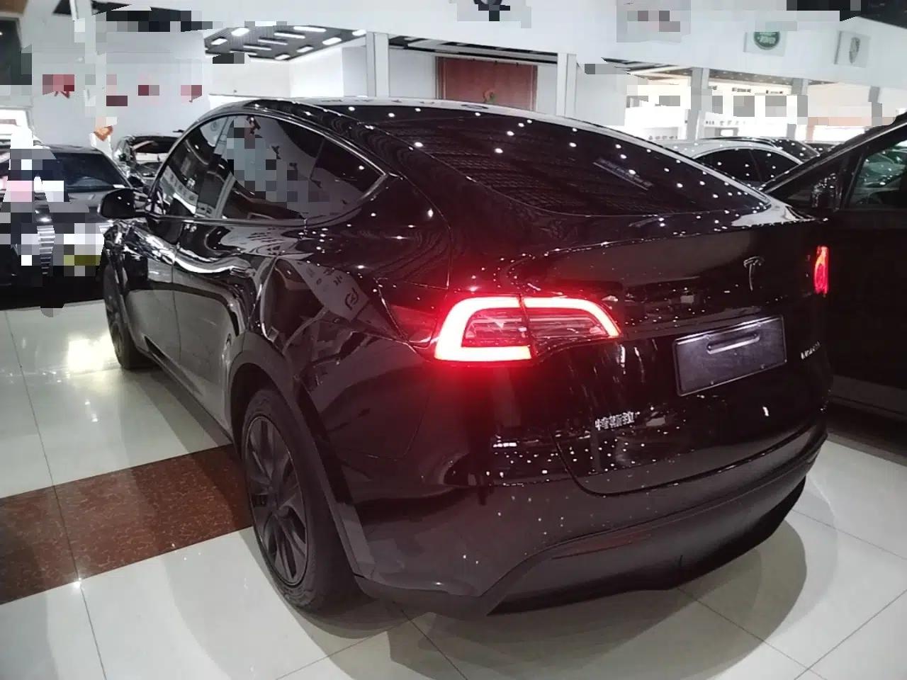 Tesla Model Y 2023 Rear-Wheel-Drive Version — миниатюра 4
