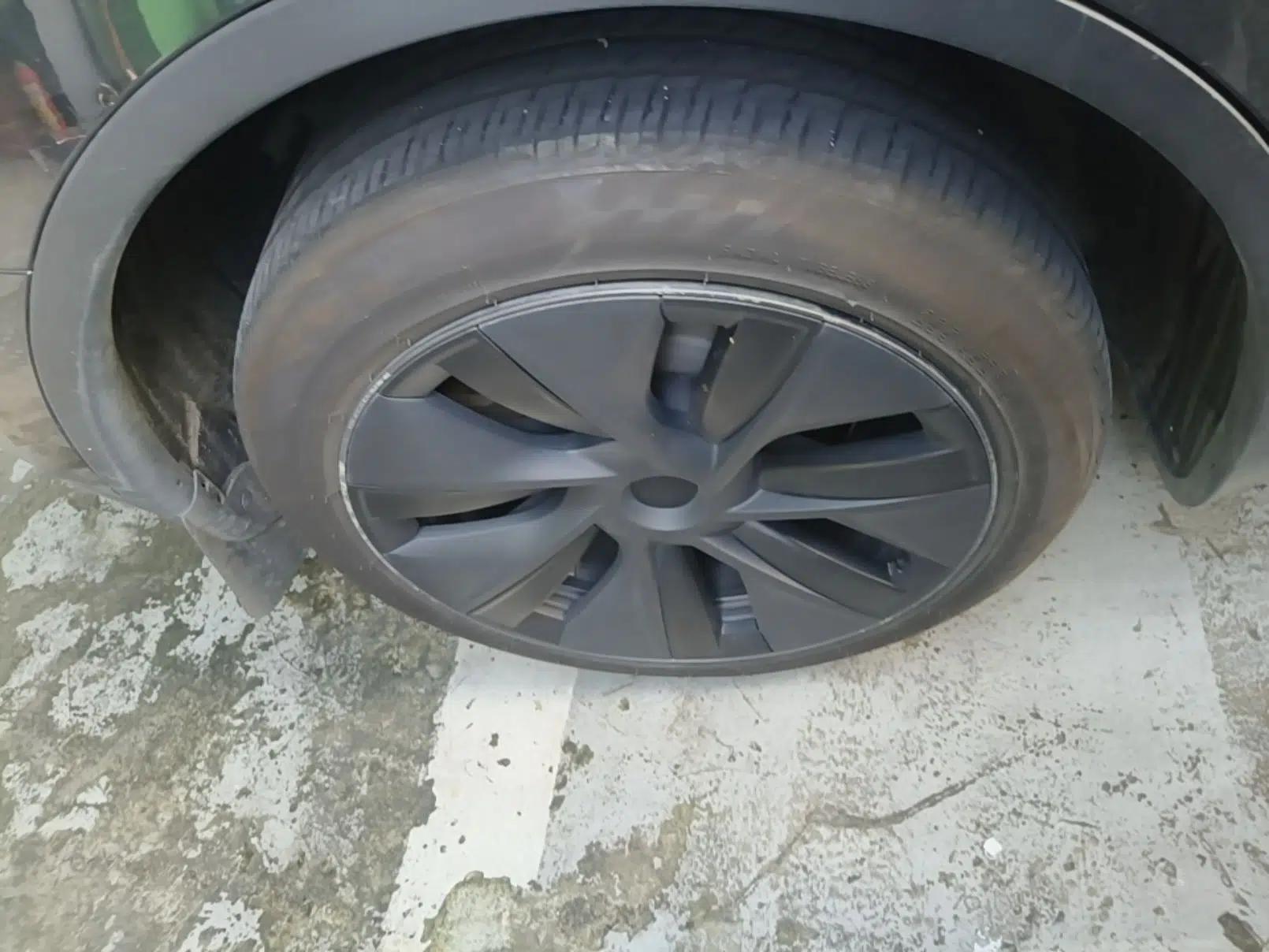 Tesla Model Y 2024 Long-Range All-Wheel-Drive Version — миниатюра 11