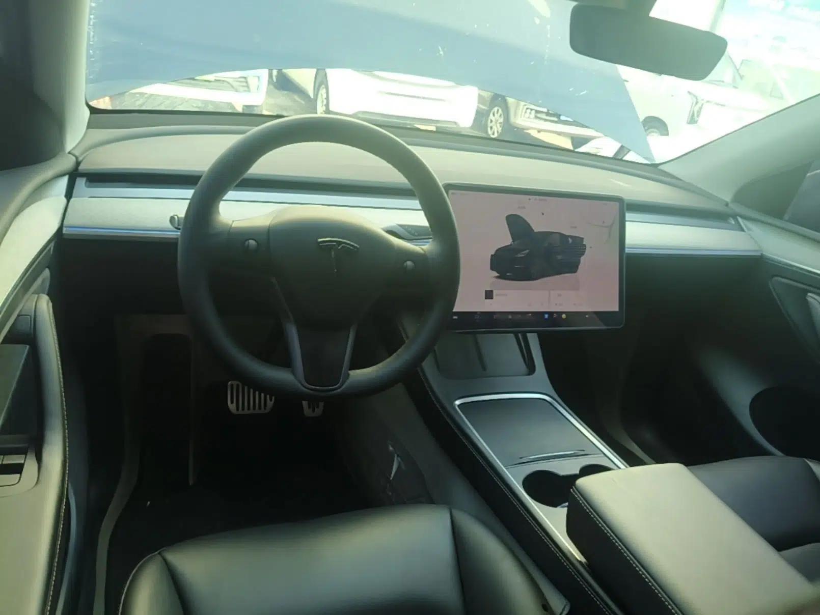 Tesla Model Y 2024 Long-Range All-Wheel-Drive Version — миниатюра 12