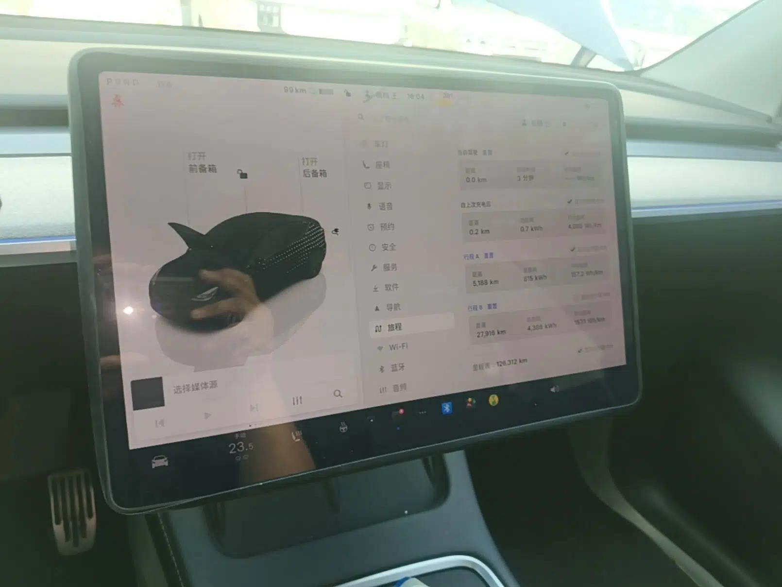 Tesla Model Y 2024 Long-Range All-Wheel-Drive Version — миниатюра 15