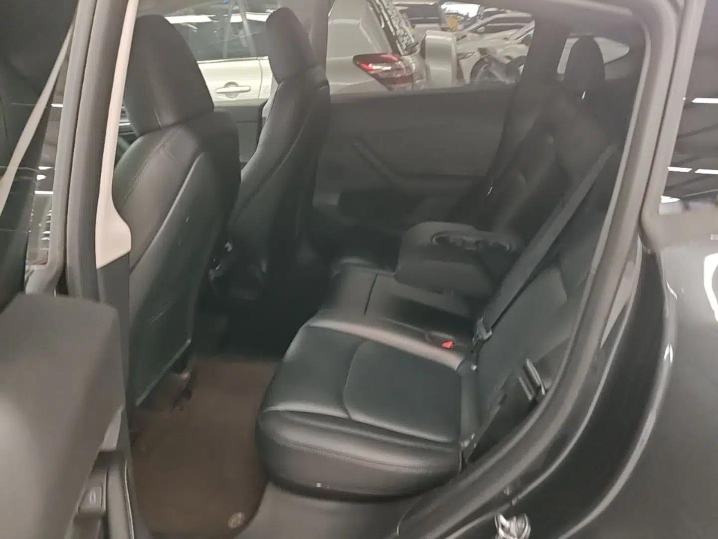 Tesla Model Y 2024 Rear-Wheel-Drive Version — миниатюра 20