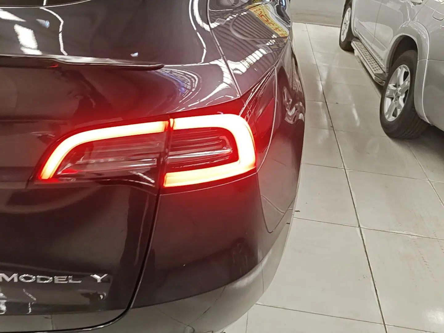 Tesla Model Y 2024 Rear-Wheel-Drive Version — миниатюра 9