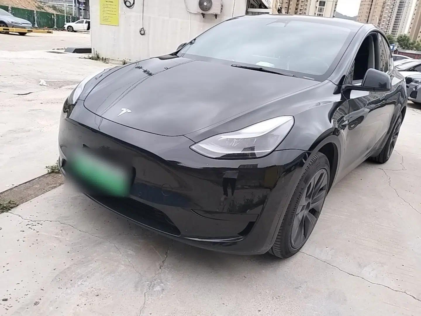 Tesla Model Y 2023 Rear-Wheel-Drive Version — миниатюра 1