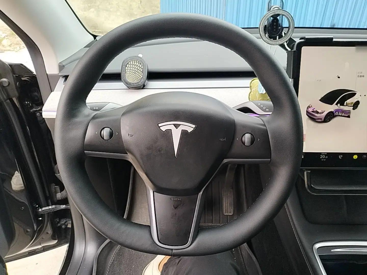 Tesla Model Y 2023 Rear-Wheel-Drive Version — миниатюра 13