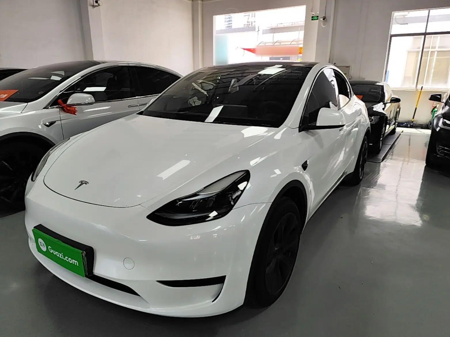 Tesla Model Y 2024 Rear-Wheel-Drive Version — миниатюра 1