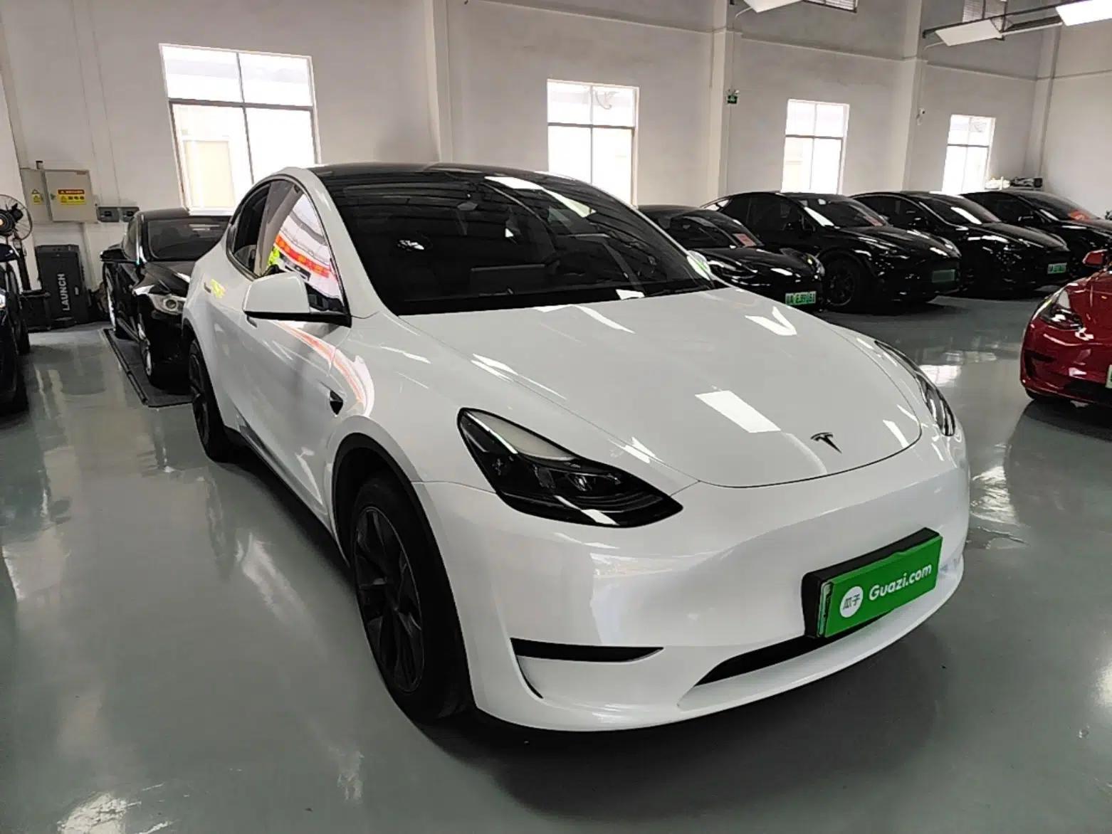 Tesla Model Y 2024 Rear-Wheel-Drive Version — миниатюра 3