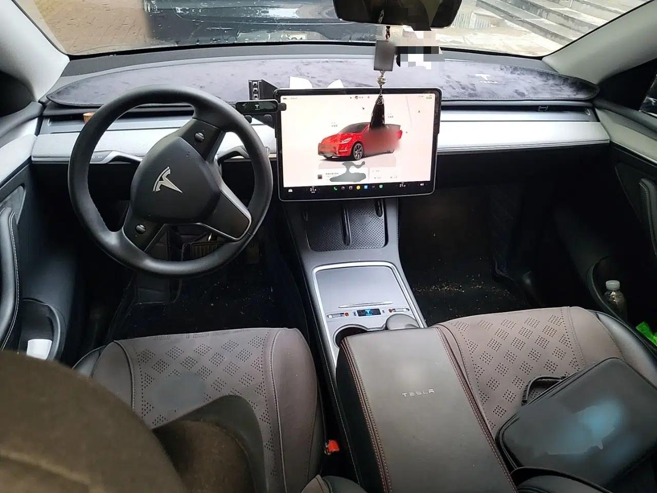 Tesla Model Y 2024 Rear-Wheel-Drive Version — миниатюра 18