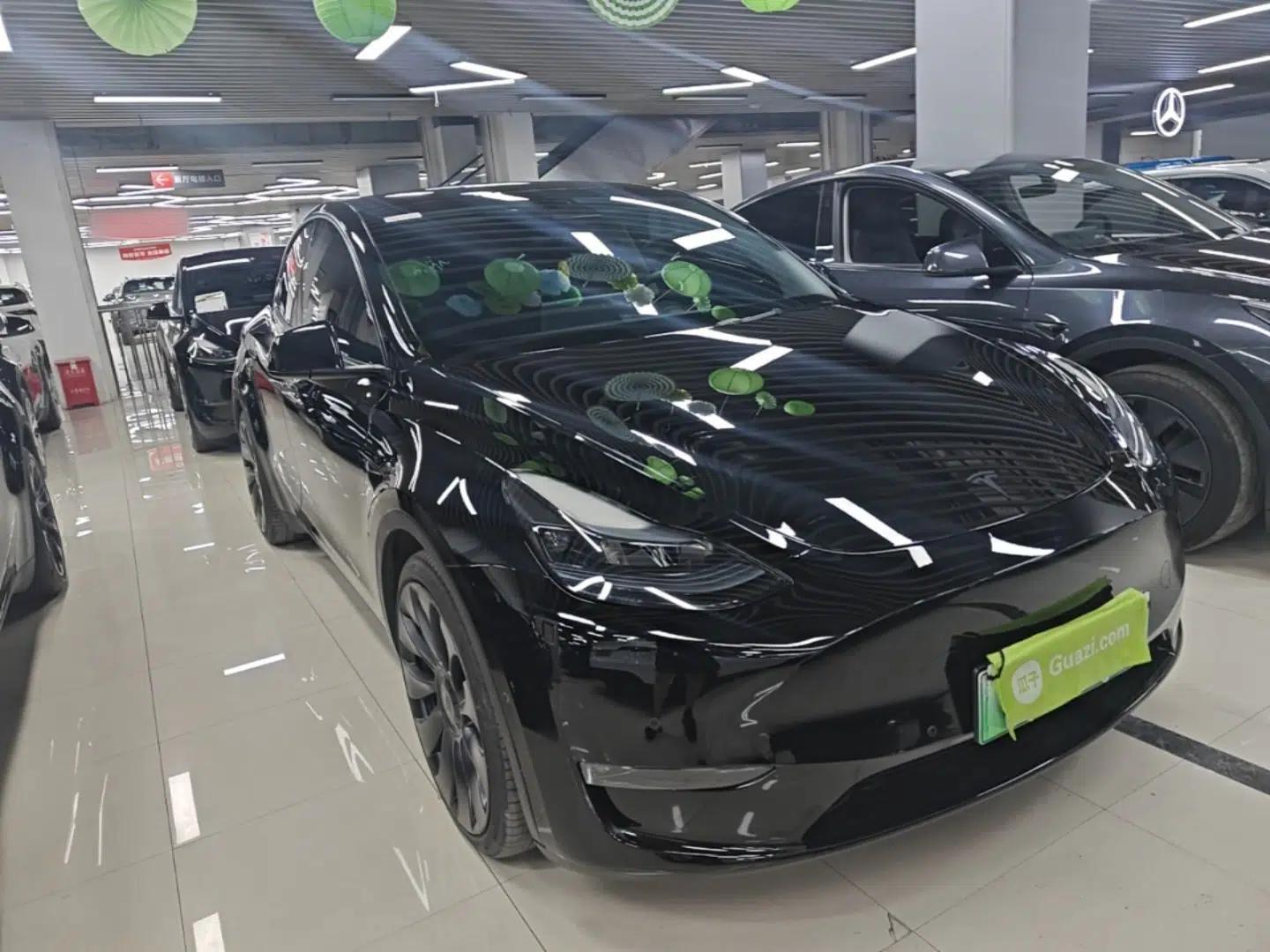 Tesla Model Y 2023 High-Performance All-Wheel-Drive Version — миниатюра 12