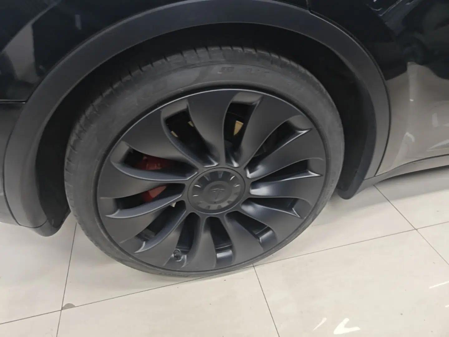 Tesla Model Y 2023 High-Performance All-Wheel-Drive Version — миниатюра 16
