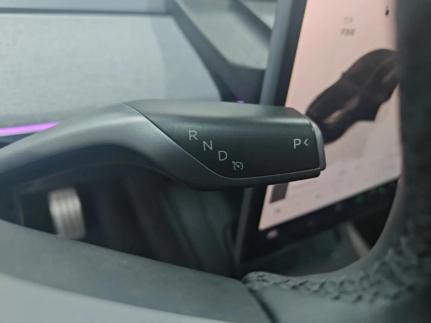 Tesla Model Y 2023 High-Performance All-Wheel-Drive Version — миниатюра 21
