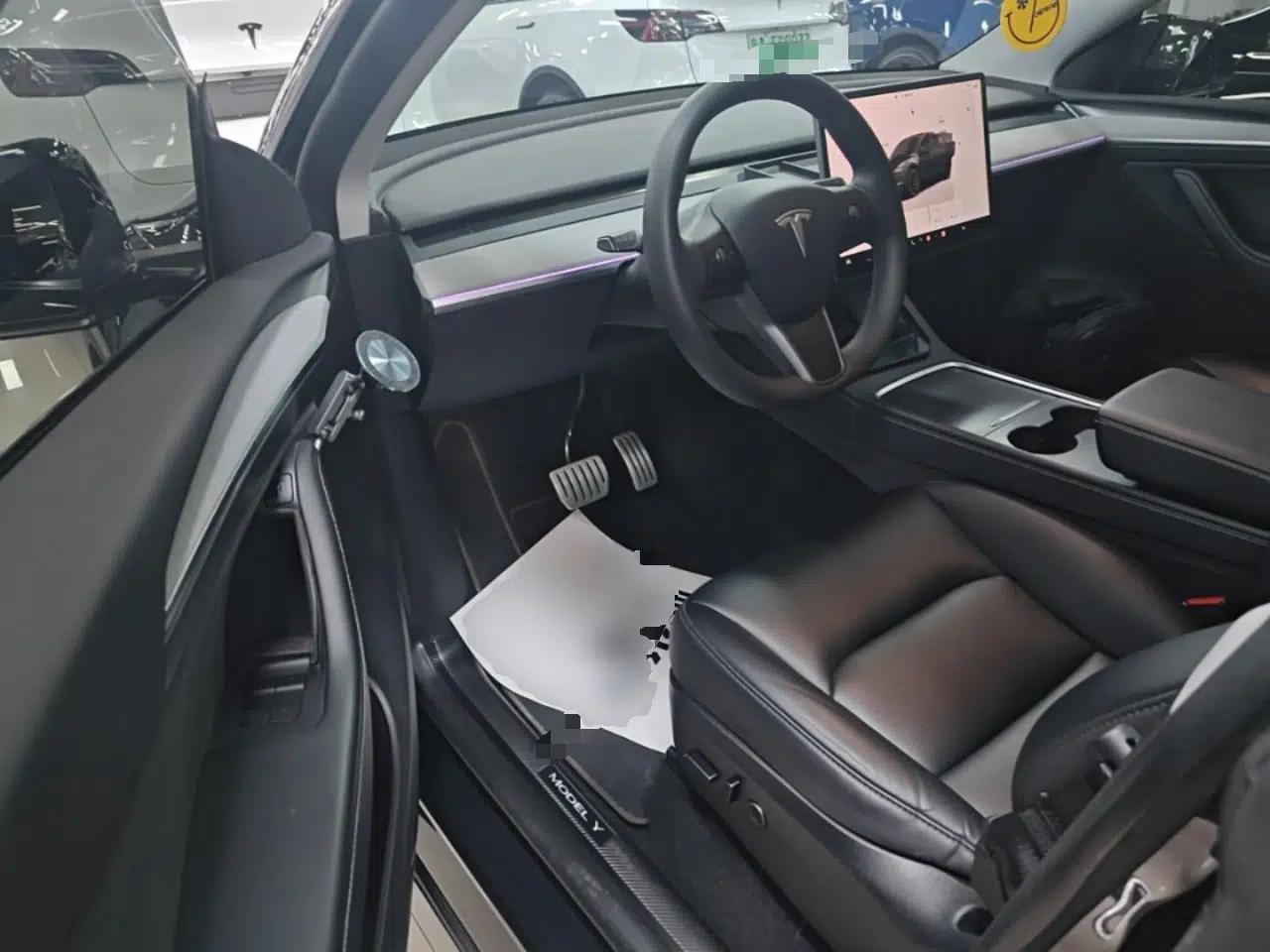 Tesla Model Y 2023 High-Performance All-Wheel-Drive Version — миниатюра 23