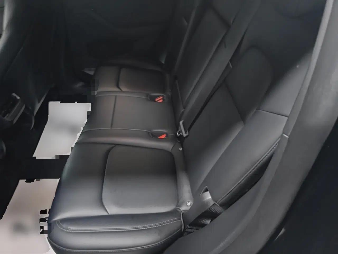 Tesla Model Y 2023 High-Performance All-Wheel-Drive Version — миниатюра 25