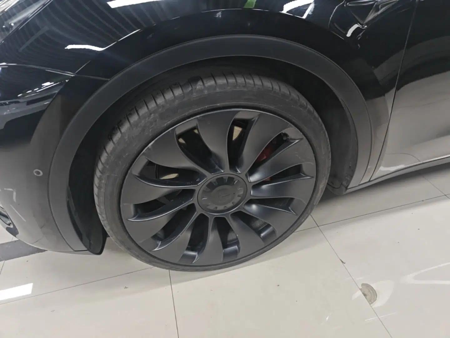 Tesla Model Y 2023 High-Performance All-Wheel-Drive Version — миниатюра 10