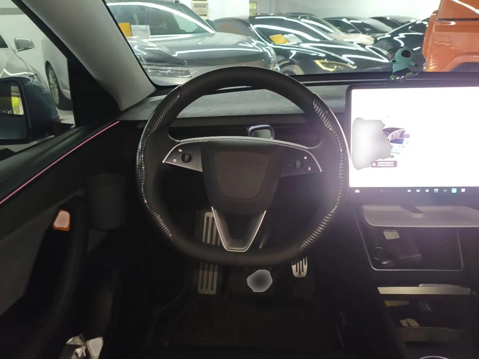Tesla Model Y 2025 Rear-Wheel-Drive Version — миниатюра 13