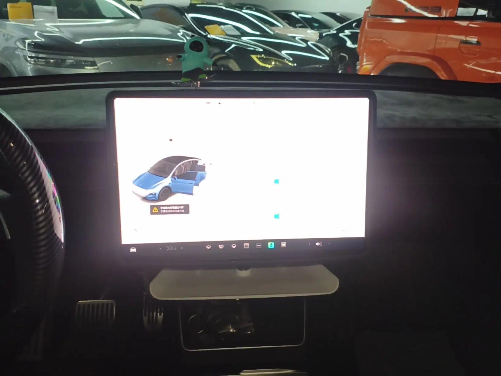 Tesla Model Y 2025 Rear-Wheel-Drive Version — миниатюра 15