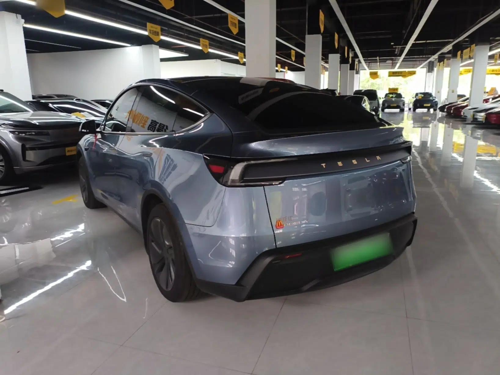 Tesla Model Y 2025 Rear-Wheel-Drive Version — миниатюра 4